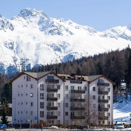 Swissme - 100qm - Balkon - 2 Baeder - Parkplatz - Fussbodenheizung Lägenhet