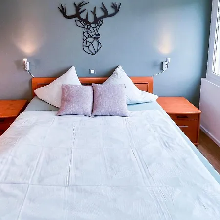 Lägenhet Swissme - 100qm - Balkon - 2 Baeder - Parkplatz - Fussbodenheizung