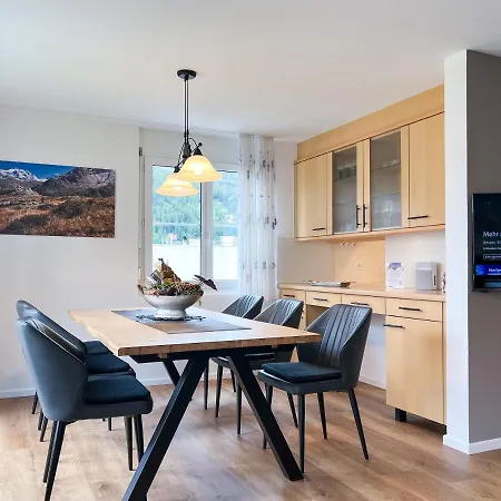 Swissme - 100qm - Balkon - 2 Baeder - Parkplatz - Fussbodenheizung شقة