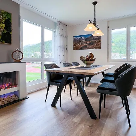 Swissme - 100qm - Balkon - 2 Baeder - Parkplatz - Fussbodenheizung سانت موريتز