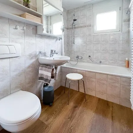 Апартаменты Swissme - 100qm - Oev Inklusive - 2 Baeder - Parkplatz - Balkon *
