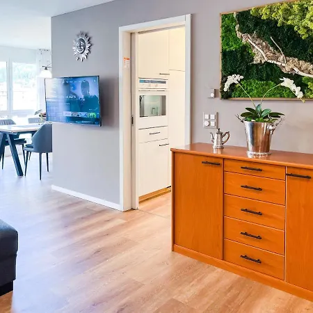 Swissme - 100qm - Oev Inklusive - 2 Baeder - Parkplatz - Balkon Апартаменты *