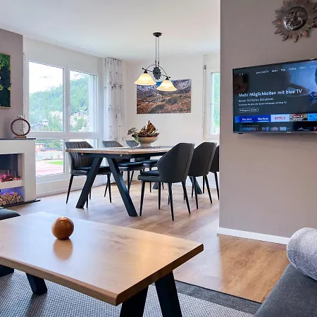 Swissme - 100qm - Balkon - 2 Baeder - Parkplatz - Fussbodenheizung شقة سانت موريتز