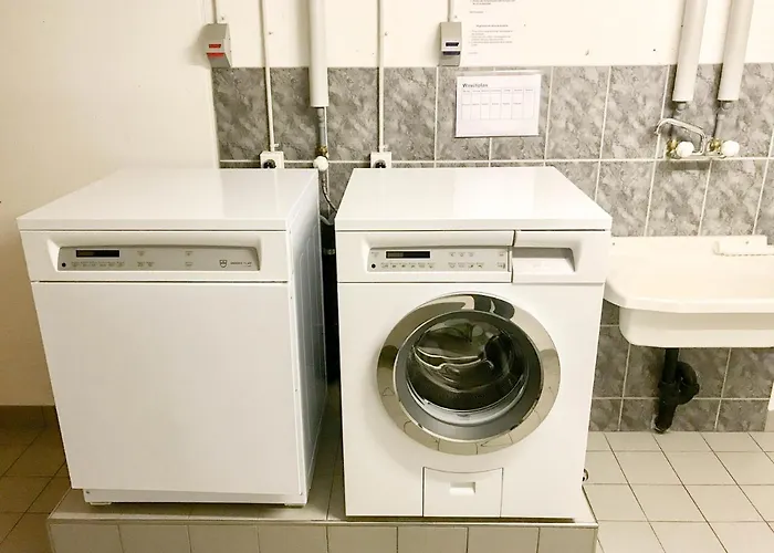 Swissme - 100qm - Balkon - 2 Baeder - Parkplatz - Fussbodenheizung Lägenhet