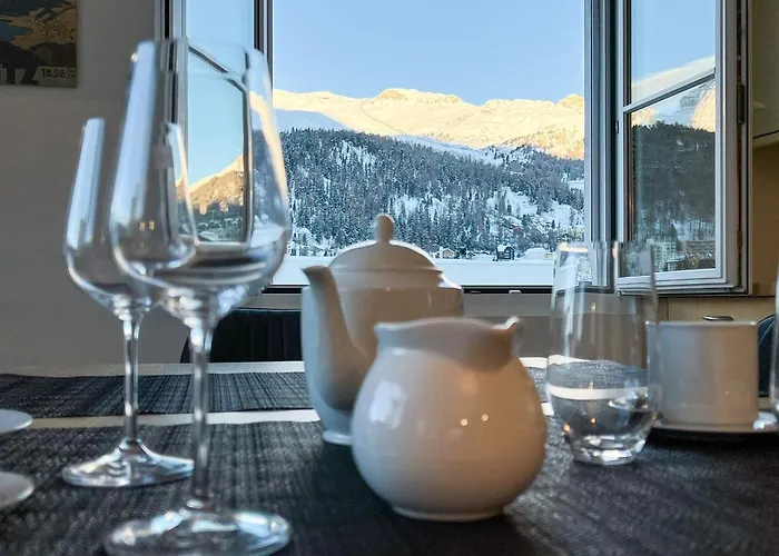 Lägenhet Swissme - 100qm - Balkon - 2 Baeder - Parkplatz - Fussbodenheizung St. Moritz