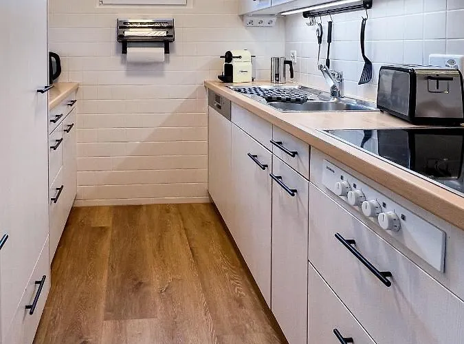 Swissme - 100qm - Balkon - 2 Baeder - Parkplatz - Fussbodenheizung *