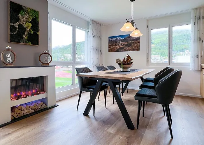 Swissme - 100qm - Balkon - 2 Baeder - Parkplatz - Fussbodenheizung St. Moritz