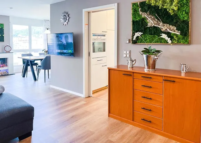 Swissme - 100qm - Balkon - 2 Baeder - Parkplatz - Fussbodenheizung Lägenhet *