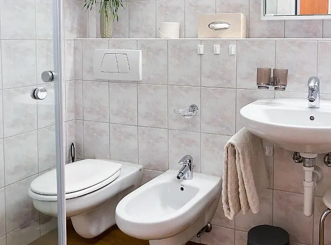 公寓 Swissme - 100qm - Balkon - 2 Baeder - Parkplatz - Fussbodenheizung 圣莫里茨